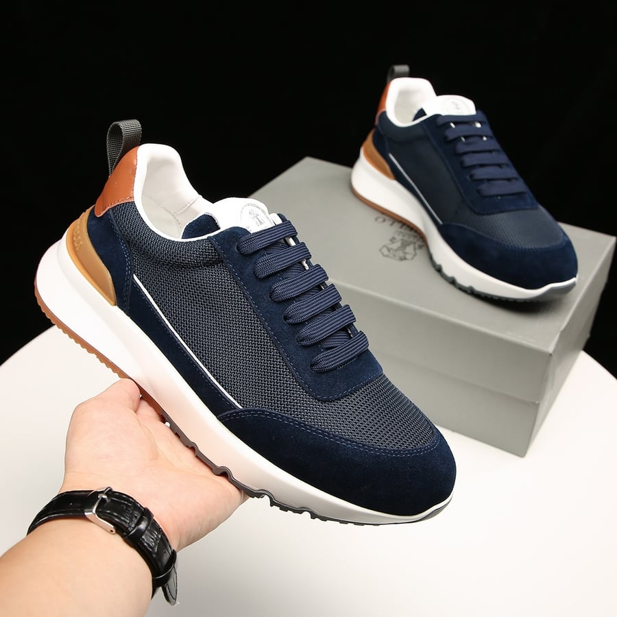 حذاء رياضي برونيلو كوتشينيلي من جلد العجل المحبوك باللون الأزرق الداكن