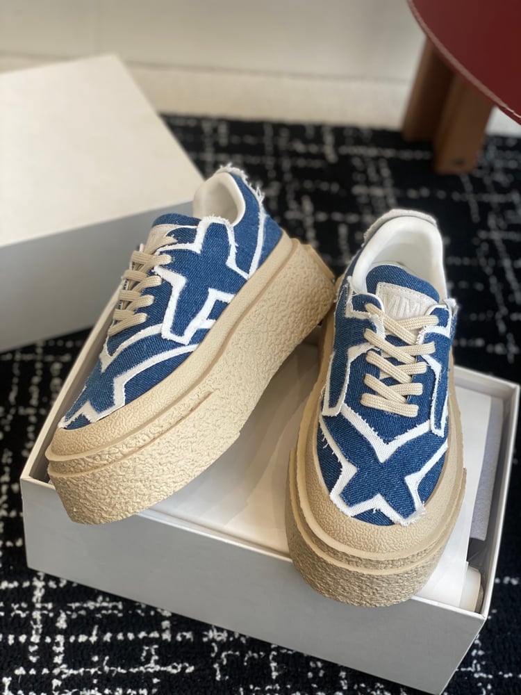 حذاء رياضي Maison Margiela ذو نعل سميك باللون الأزرق