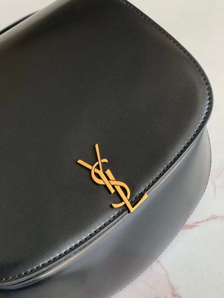 حقيبة Voltaire الاسود ذات المقبض العلوي من Saint Laurent