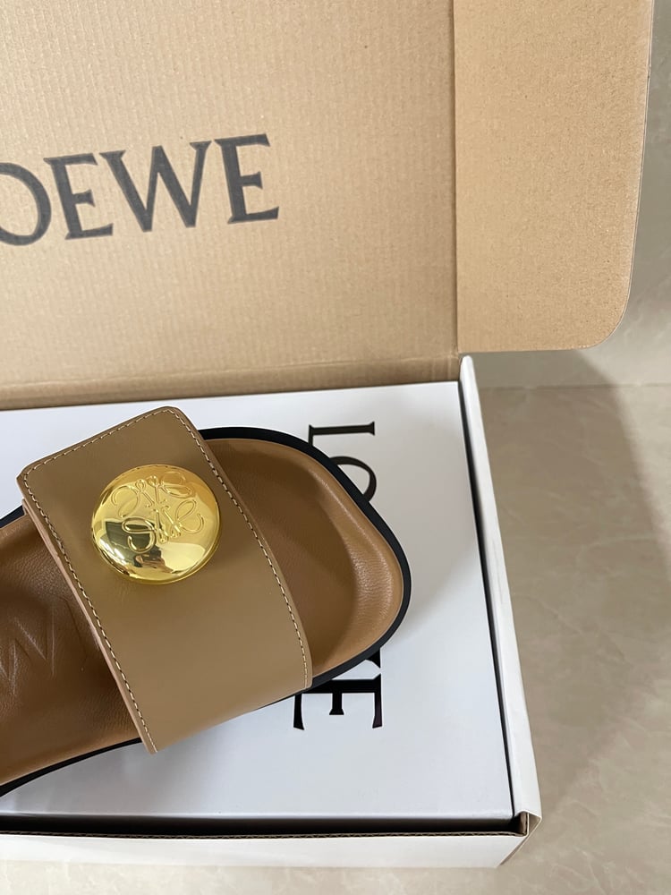 صنادل جديدة بكعب عالي Loewe