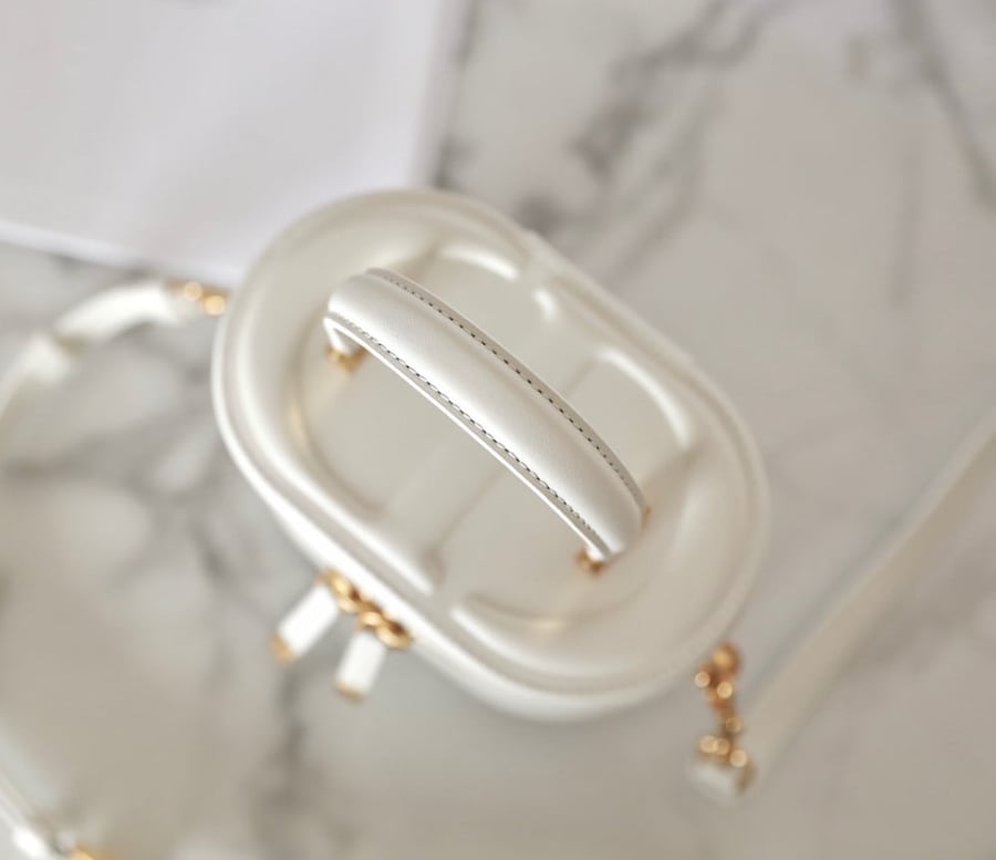ديور SMALL CD SIGNATURE VANITY مقاس16cm
