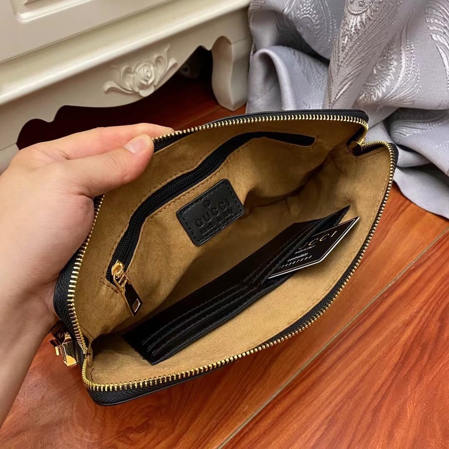 حقيبة يد (كلتش) كانفاس GG Supreme غوتشي باللون الاسود