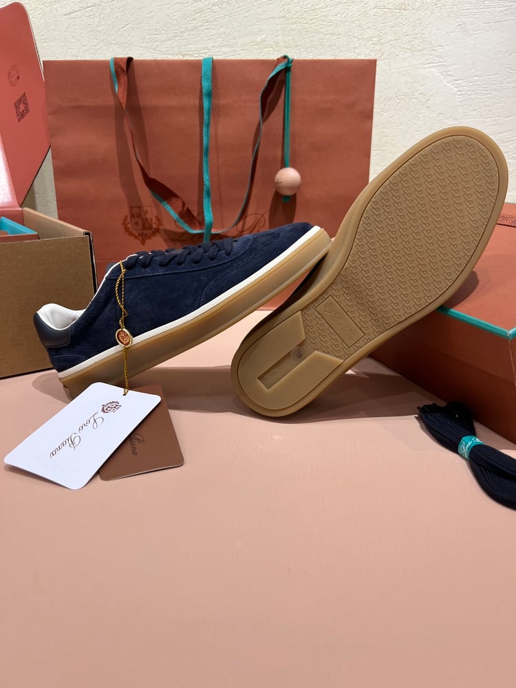 حذاء Loro Piana الرياضي باللون الأزرق الداكن