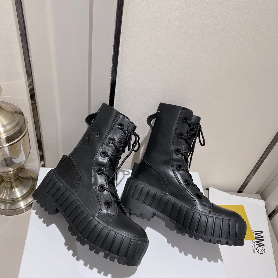 أحذية Maison Margiela تشيلسي ذات نعل سميك وأصابع كبيرة شهيرة