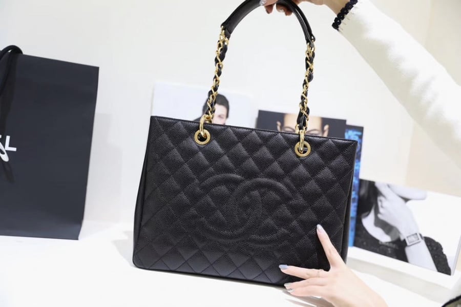 شانيل باق شوبنق مقاس 34cm