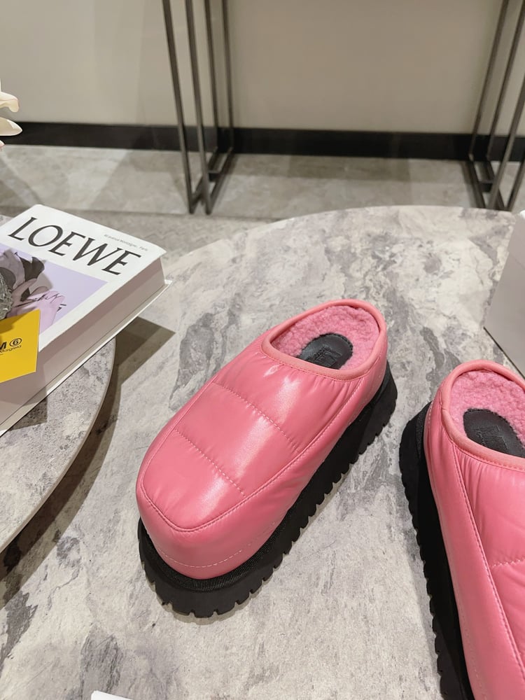 أحذية الثلج الجديدة Margiela ذات النعل السميك