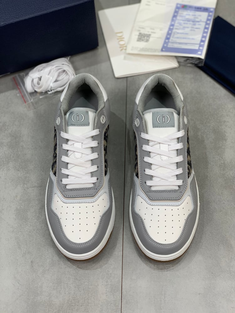 أحدث وأروع حذاء رياضي كاجوال Dior x AJ1