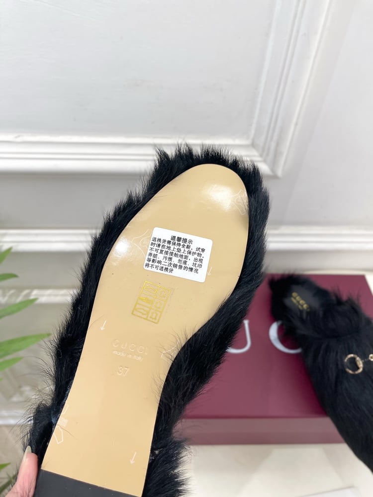 حذاء Gucci Princetown Horsebit باللون الأزرق الداكن