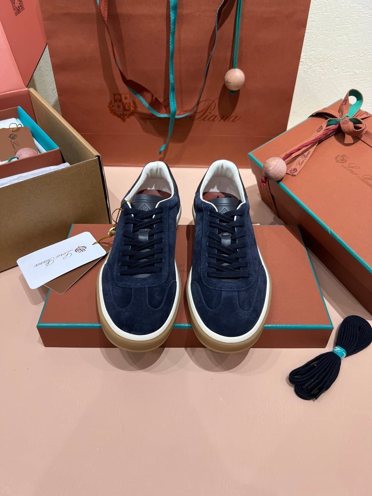 حذاء Loro Piana الرياضي باللون الأزرق الداكن