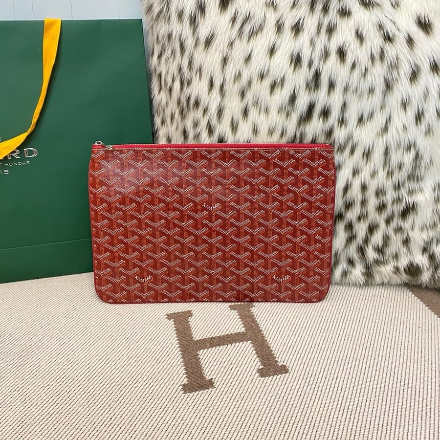 حقيبة Goyard Clutch MM باللون الأحمر