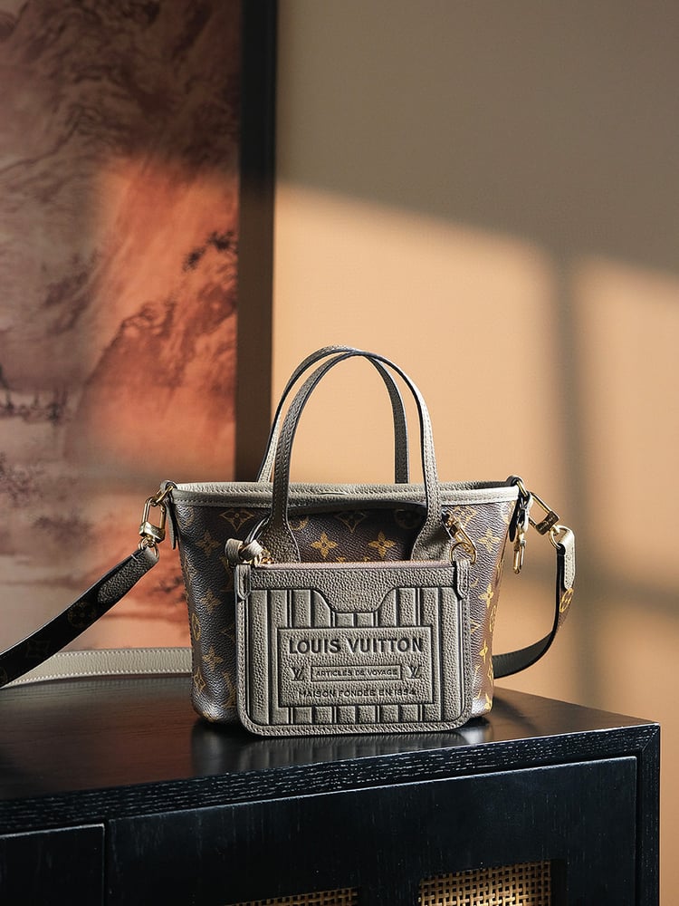 Louis Vuitton Neverfull – حقيبة توت رمادية