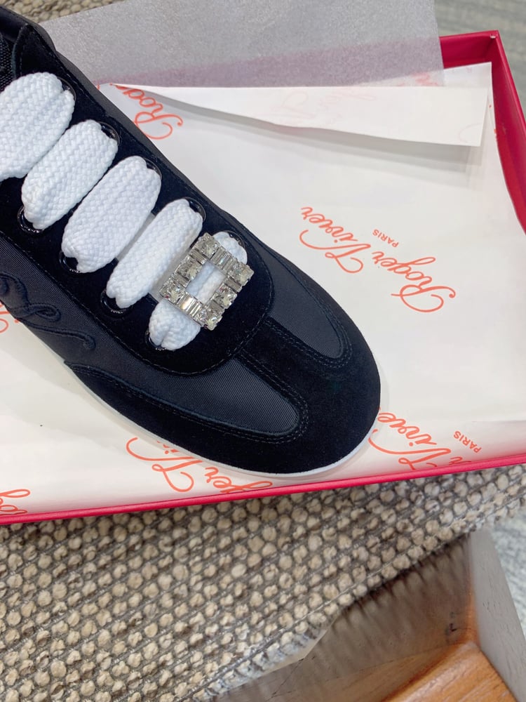 أحذية كاجوال جديدة من Roger Vivier