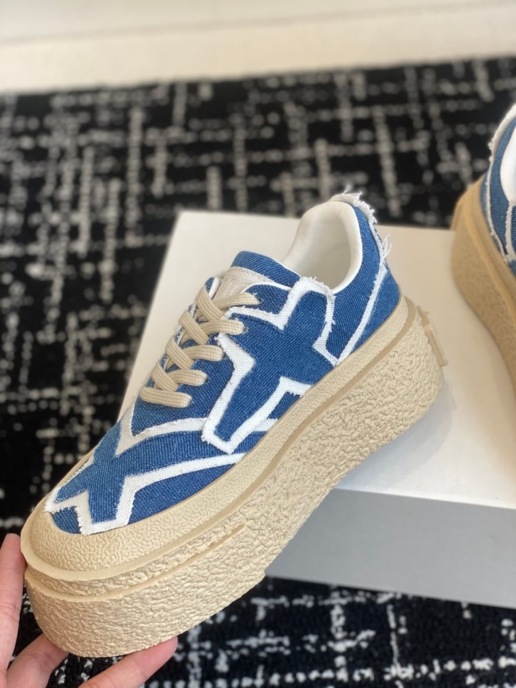 حذاء رياضي Maison Margiela ذو نعل سميك باللون الأزرق