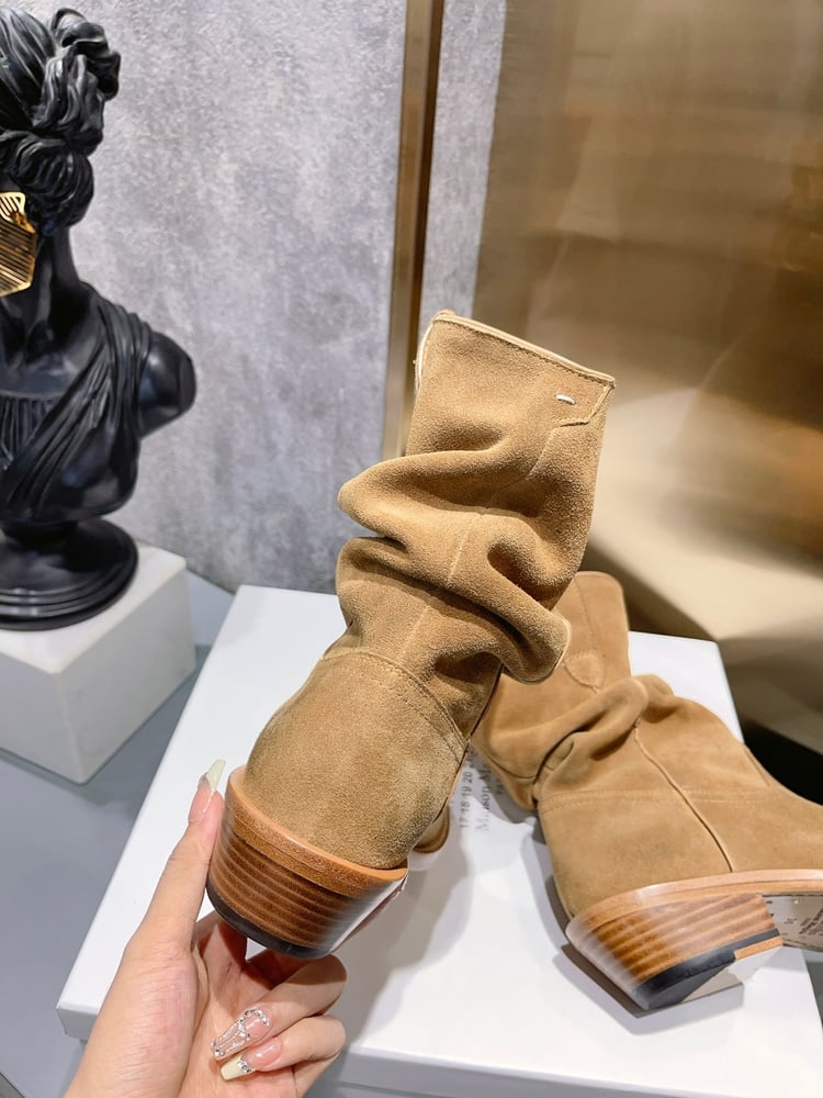 أحذية Martin Margiela ذات وبر مع تجاعيد طبيعية