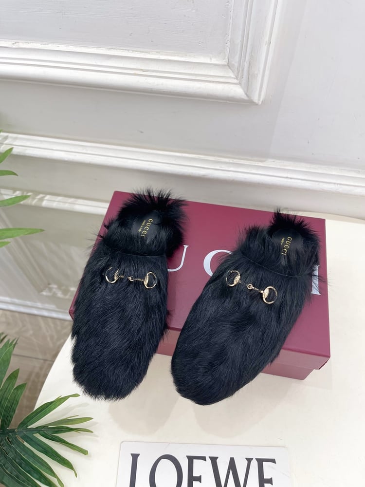 حذاء Gucci Princetown Horsebit باللون الأزرق الداكن