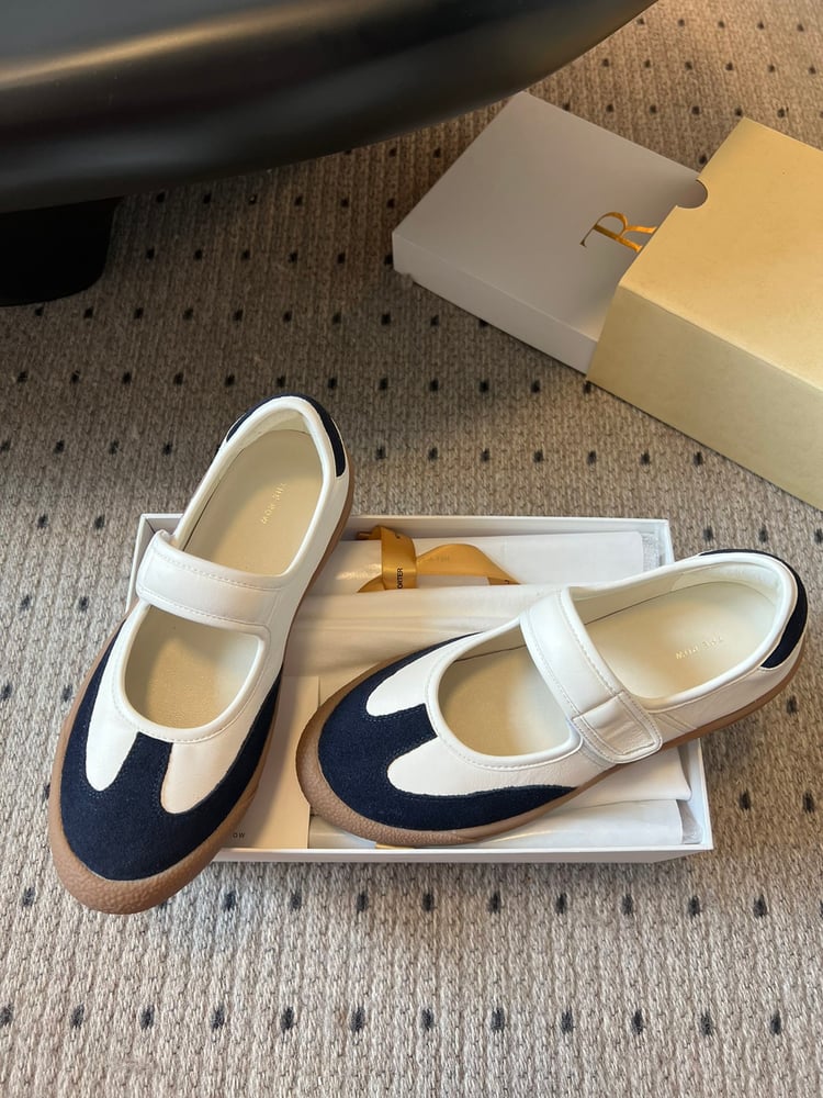 حذاء The Row Velcro Mary Jane باللون الأزرق