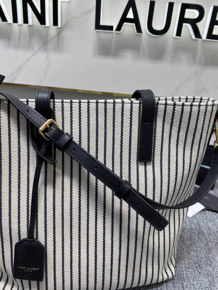 حقيبة توت جديدة من Saint Laurent