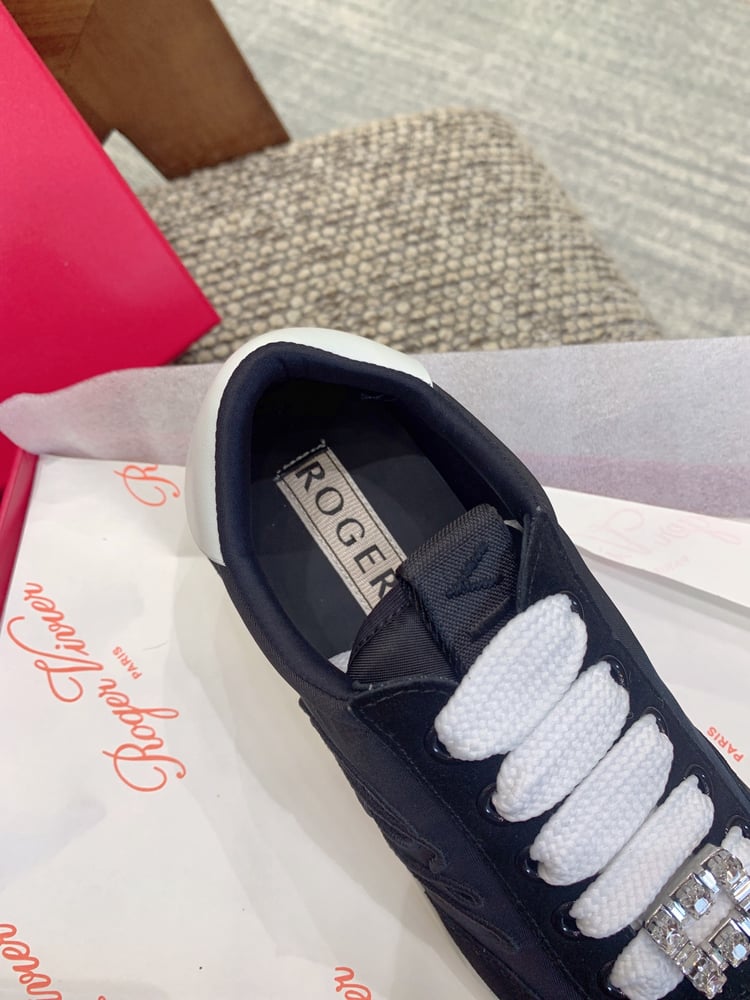 أحذية كاجوال جديدة من Roger Vivier