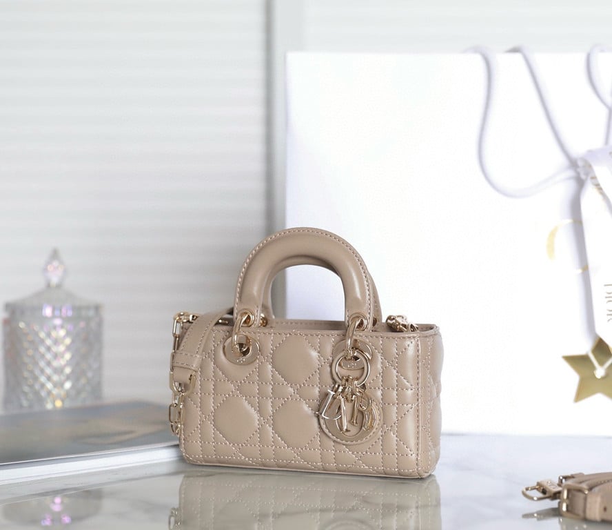 حقيبة ديور D-Joy Micro Bag Cannage من جلد الحمل للنساء بيج