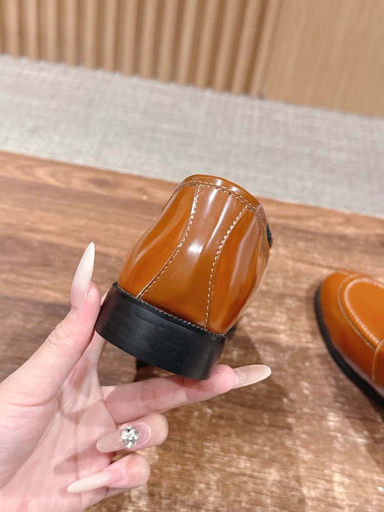 حذاء لوفر من سيلين لوكو تريومف باللون البني