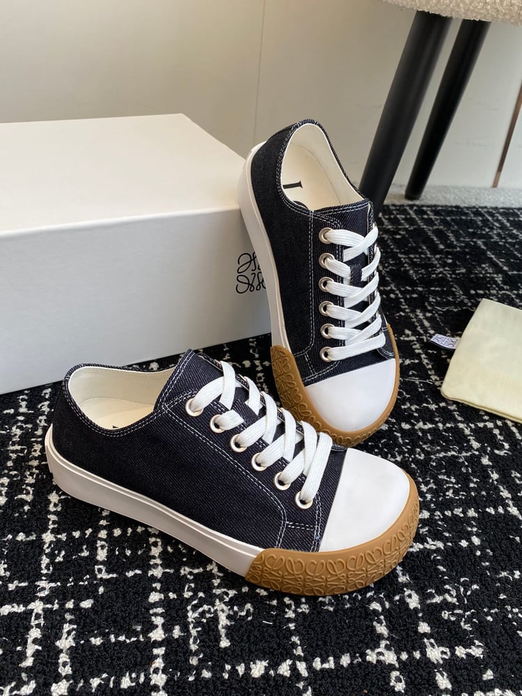حذاء رياضي Terra Vulca جديد من Loewe