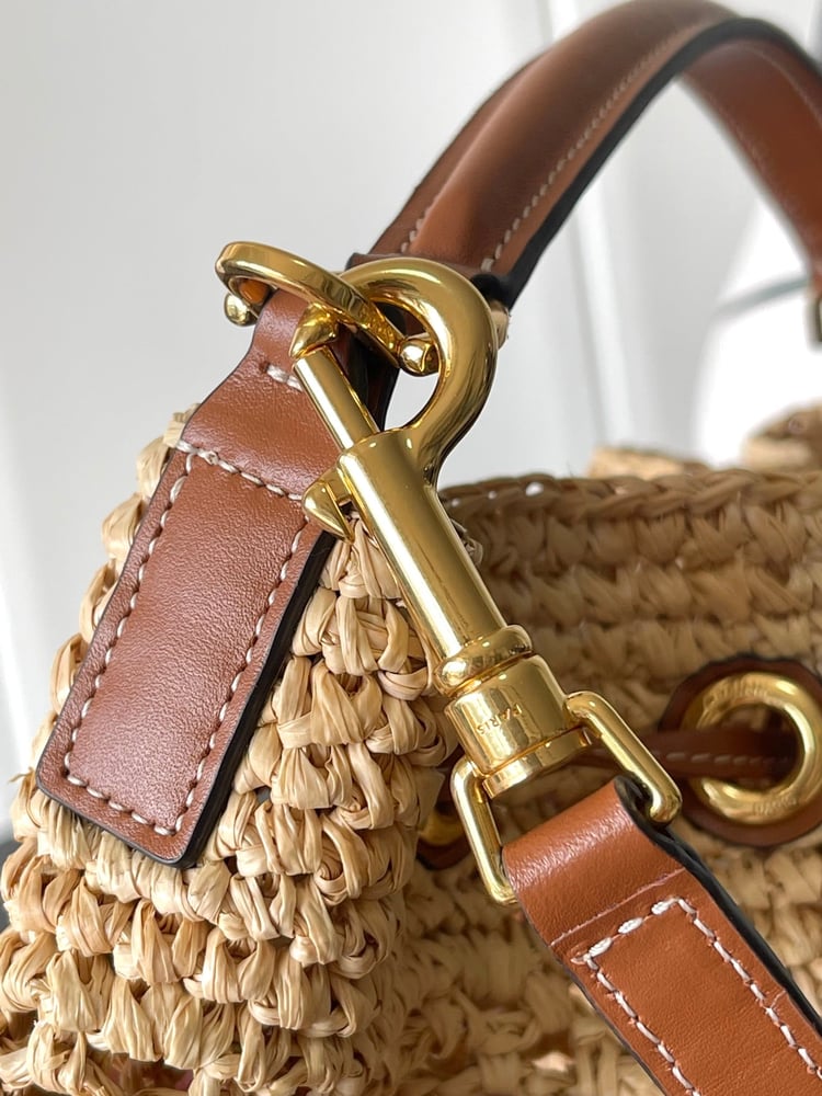 حقيبة سلة كلاسيكية من CELINE CLARA
