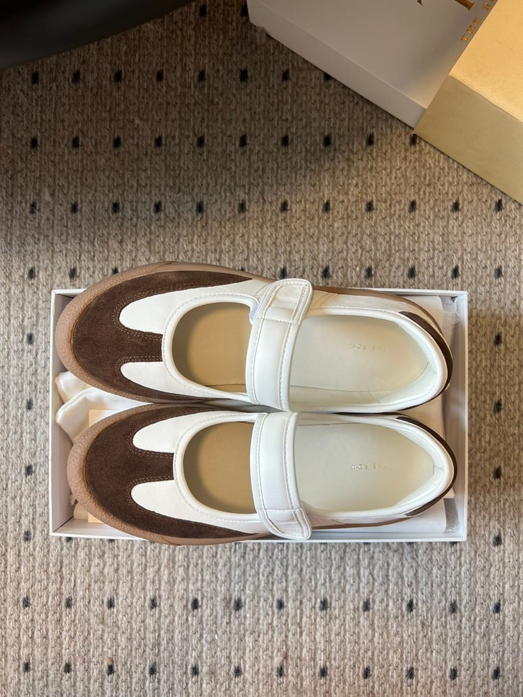 حذاء The Row Velcro Mary Jane باللون البني