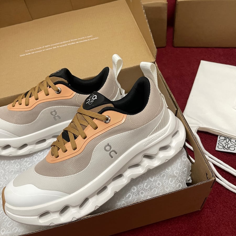 حذاء رياضي Loewe x On Cloudtilt 2.0 باللونين الأبيض والبني