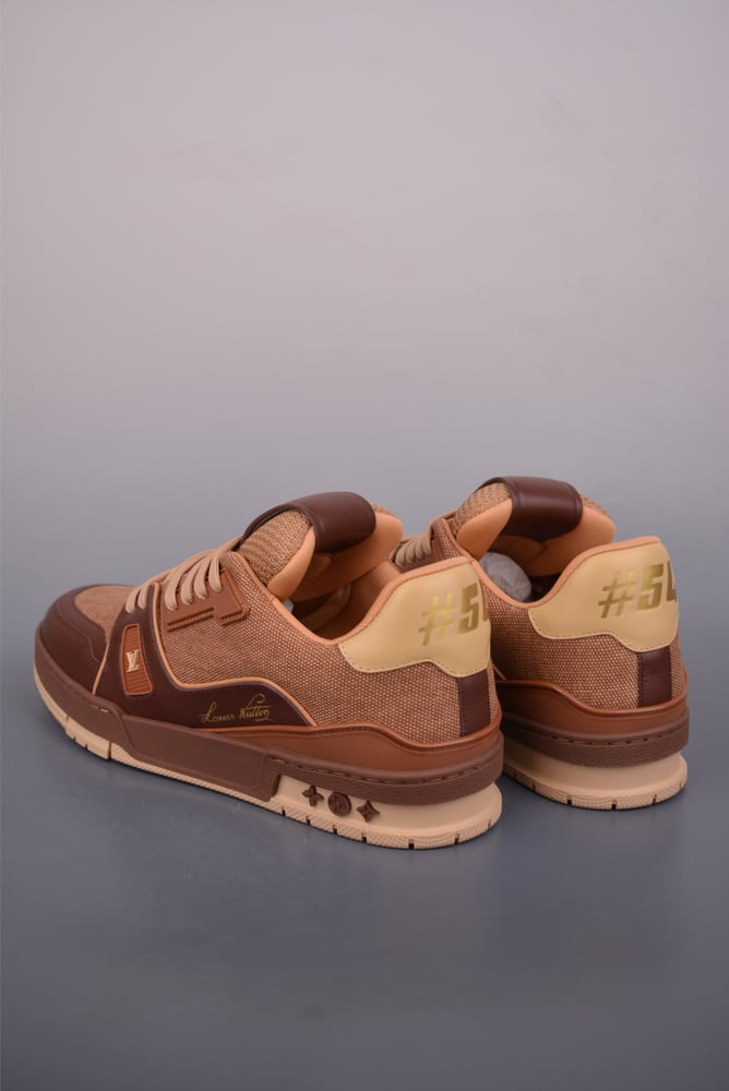 حذاء رياضي من لويس فويتون LV Trainer باللون البني