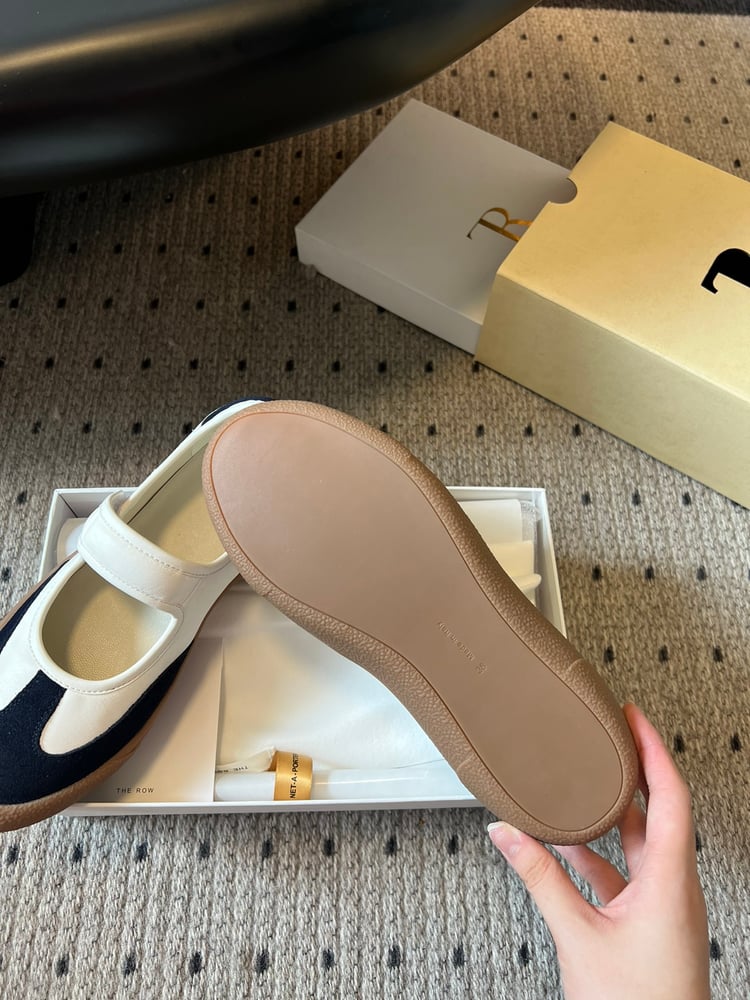 حذاء The Row Velcro Mary Jane باللون الأزرق