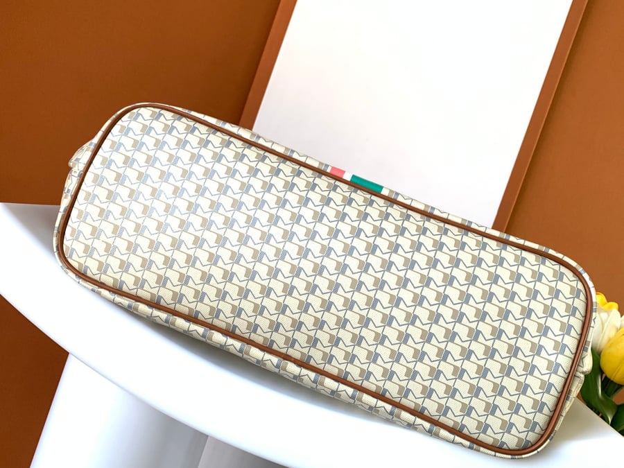 حقيبة Moynat توت من كانفاس بلون ابيض\بني