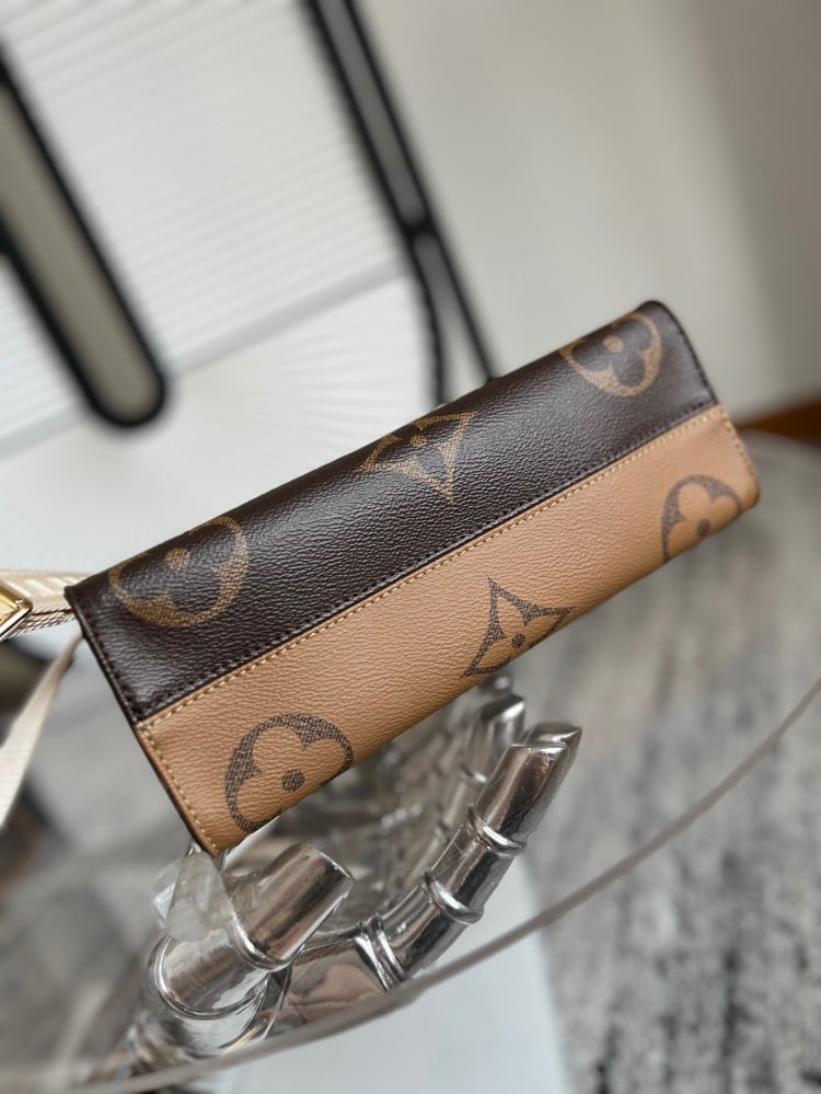 لوي فيتون ONTHEGO EAST WEST مقاس25cm