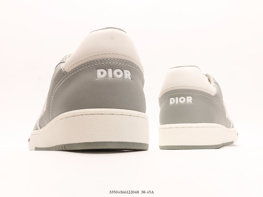 حذاء رياضي كلاسيكي فاخر منخفض الارتفاع من Dior