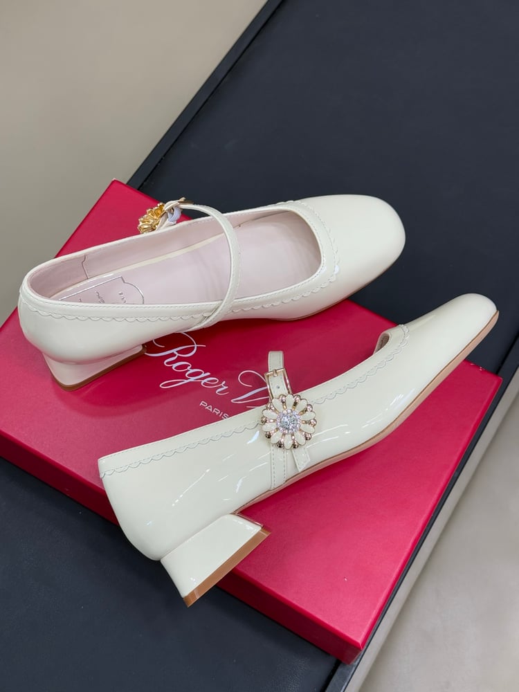حذاء ماري جين كلاسيكي بكعب صغير Roger Vivier