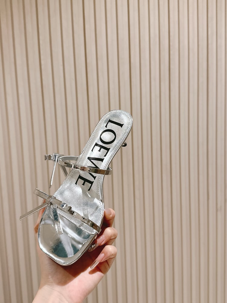 شرائح Loewe Petal Anagram الفضية