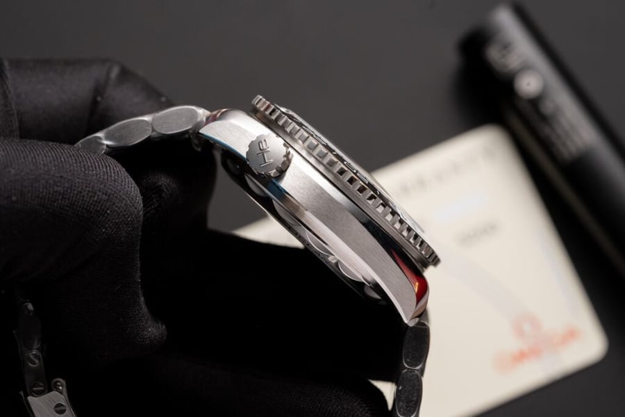Omega Seamaster Planet Ocean 600M Co-Axial Master Chronometer GMT 215.30.44.22.01.001 Black Ceramic Dial & Black/White Bezel Stainless Steel Bracelet 43.5mm