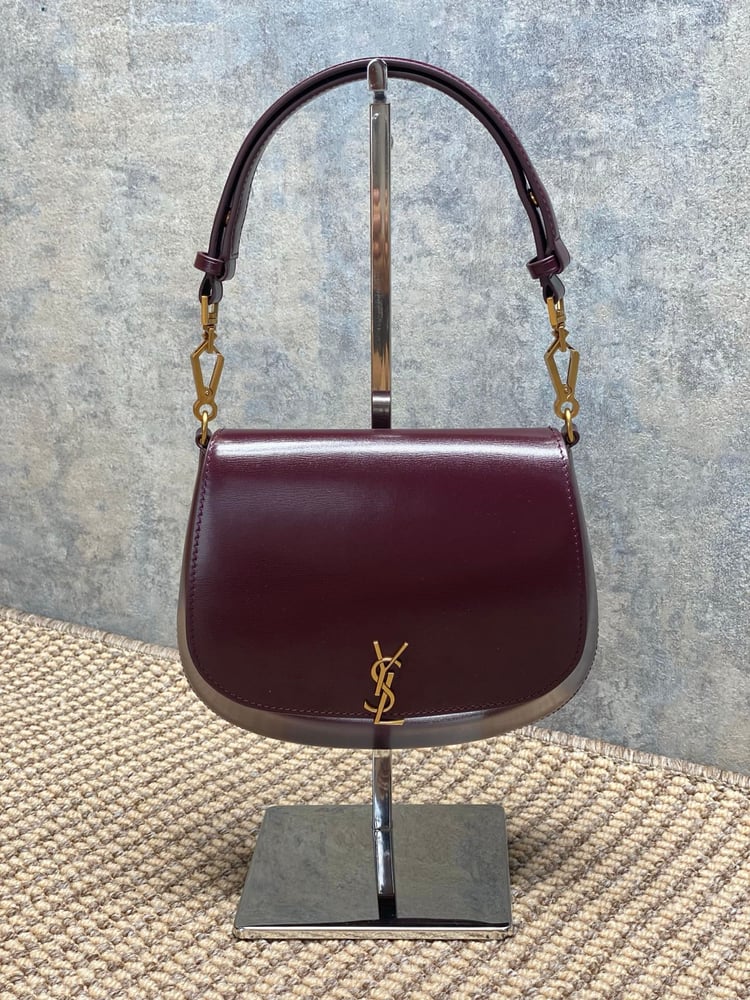 حقيبة Voltaire العنابيه ذات المقبض العلوي من Saint Laurent