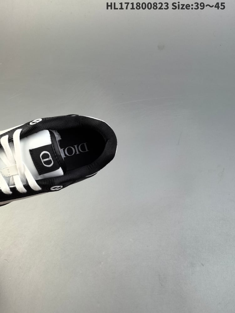حذاء رياضي كاجوال عصري من DIOR B27