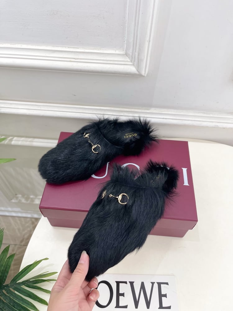 حذاء Gucci Princetown Horsebit باللون الأزرق الداكن