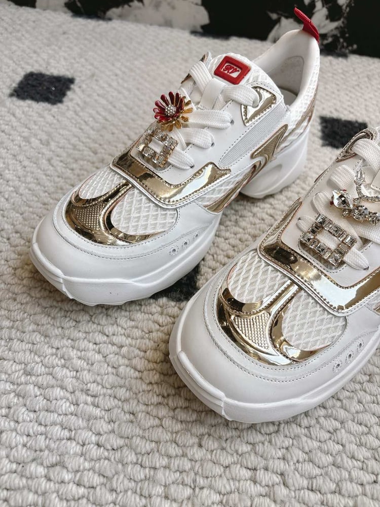 حذاء رياضي أنيق جديد Roger Vivier