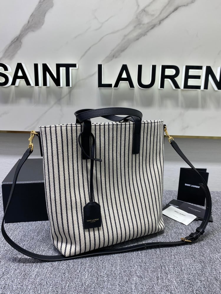 حقيبة توت جديدة من Saint Laurent