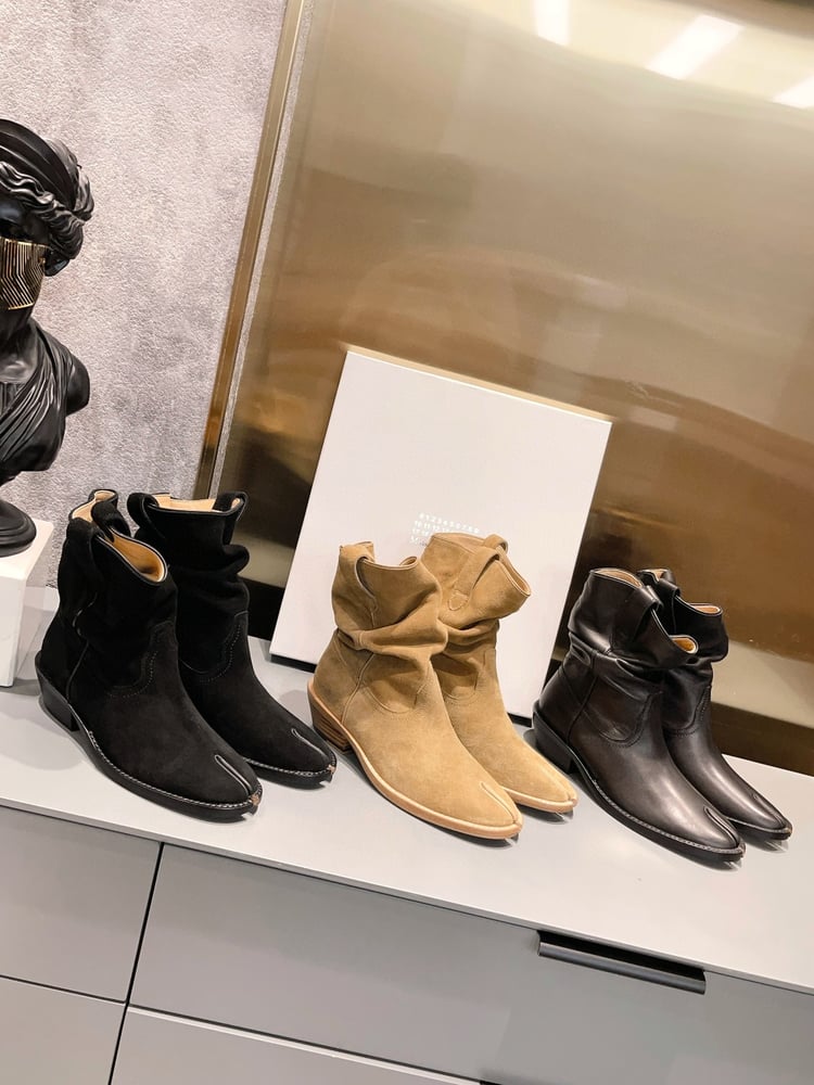 أحذية Martin Margiela ذات وبر مع تجاعيد طبيعية