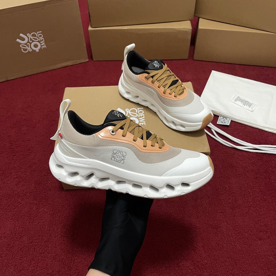 حذاء رياضي Loewe x On Cloudtilt 2.0 باللونين الأبيض والبني