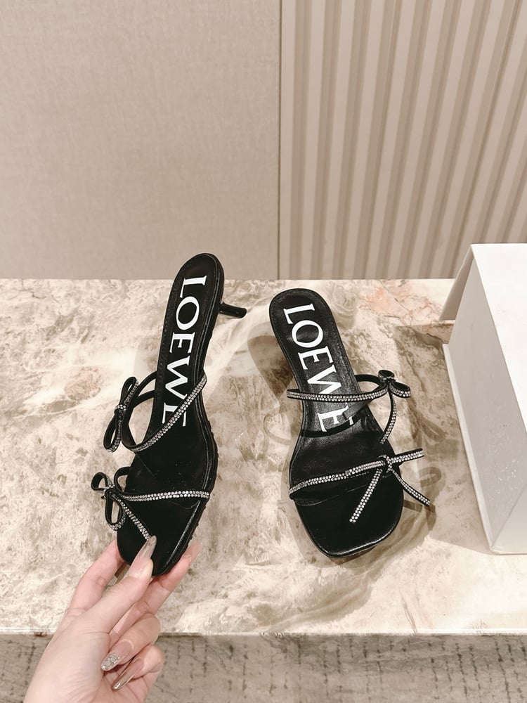 شبشب Loewe Petal Anagram أسود
