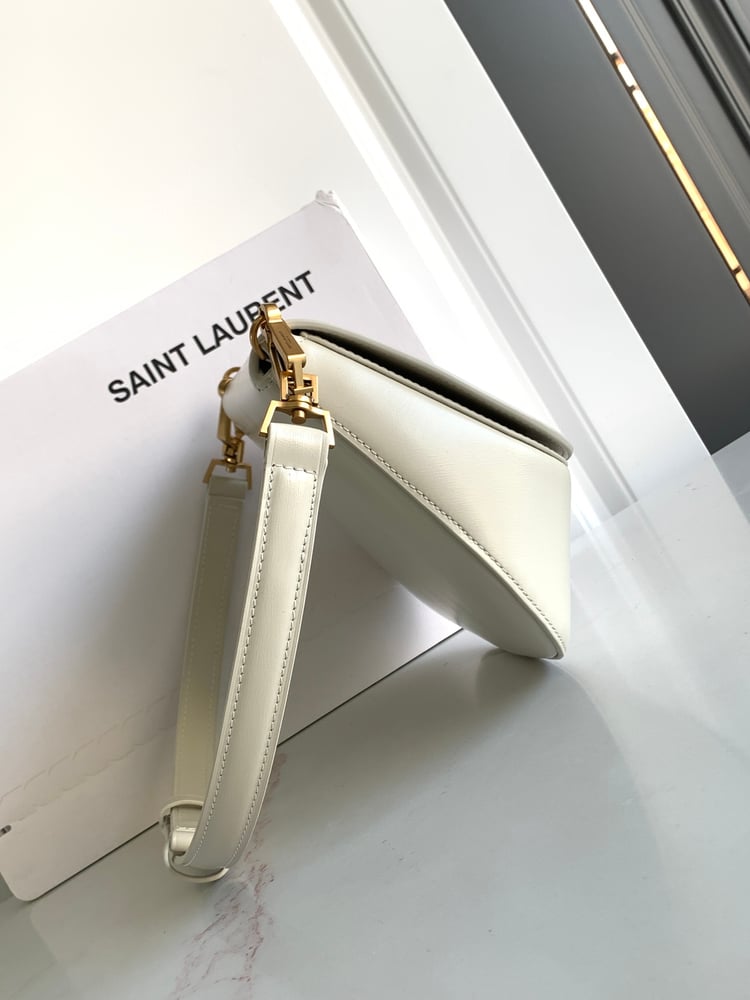 حقيبة Voltaire الابيض ذات المقبض العلوي من Saint Laurent