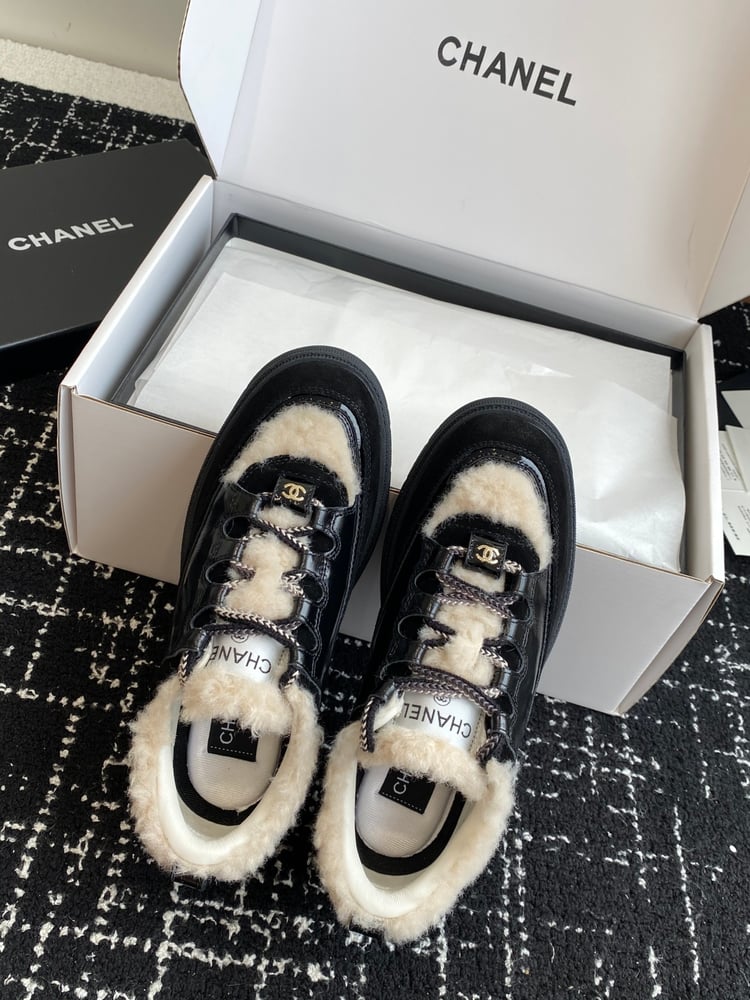 أحذية CHANEL الرياضية الجديدة