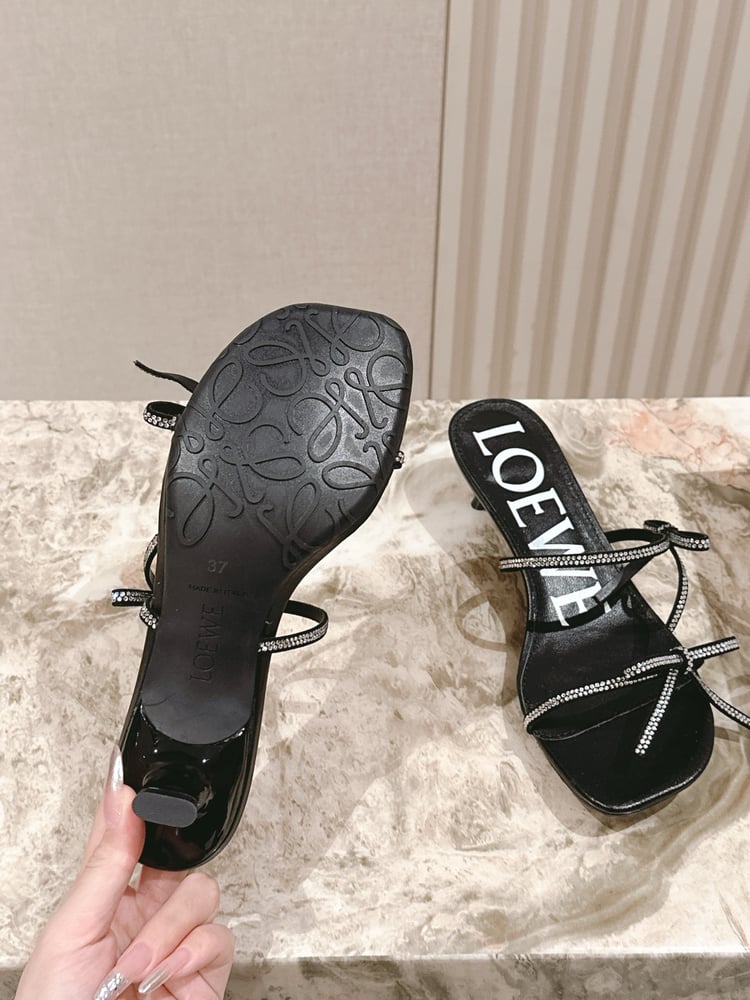 شبشب Loewe Petal Anagram أسود