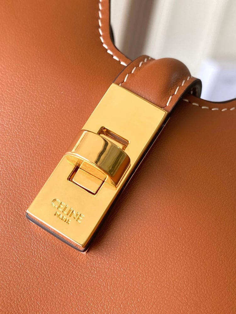 CELINE حقيبة كاميل الجديدة بلون بني