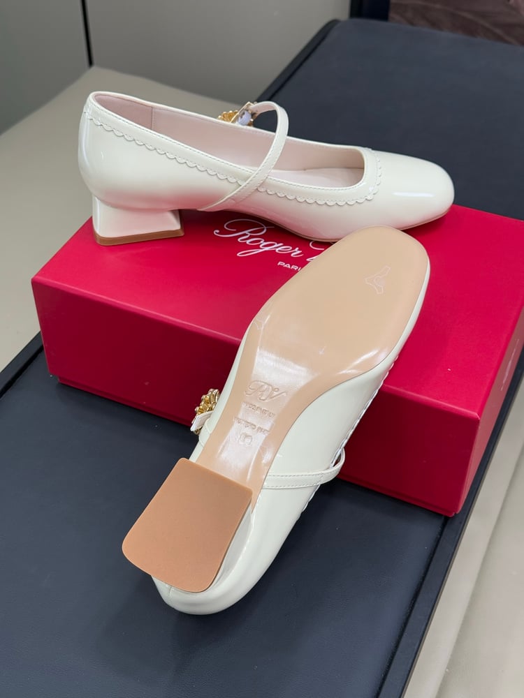 حذاء ماري جين كلاسيكي بكعب صغير Roger Vivier