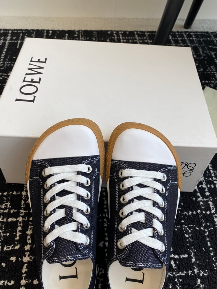 حذاء رياضي Terra Vulca جديد من Loewe